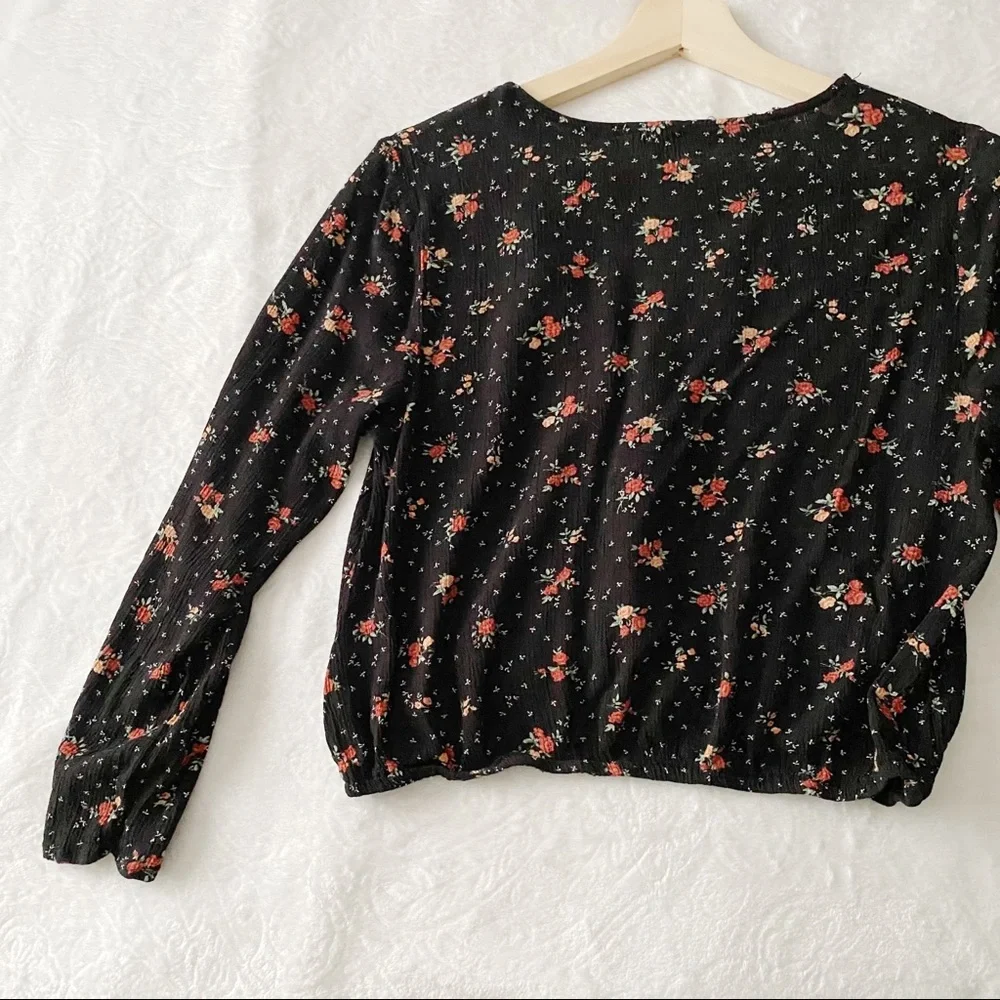 Floral Button Down Cropped Top - Picture 8 of 10